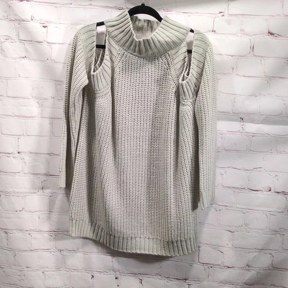 Glitzy Girlz Sweaters - Glitzy Girlz Gray Cold Shoulder Sweater Women's Size 1x